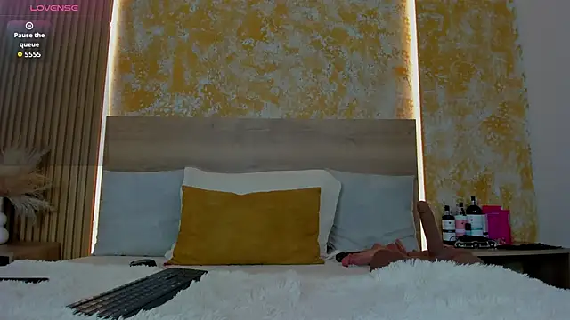 julietta pink online show from April 2026 11:26:01 AM