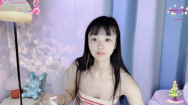 okyssa online show from April 2026 02:33:02 PM