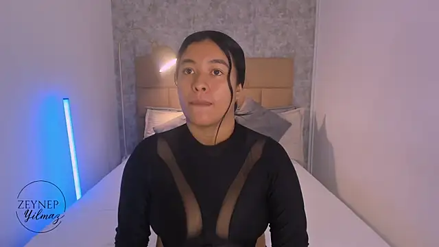 ZeynepYilmaz online show from April 2026 08:33:01 PM