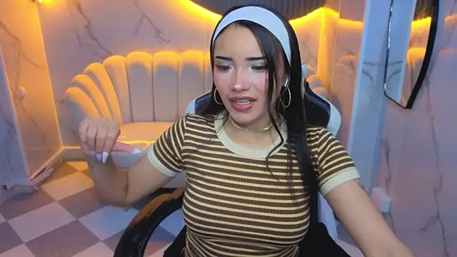 Daphne nicole b online show from March 2026 12:33:02 PM