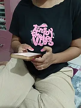 Queenlipx online show from March 2026 04:12:02 PM