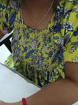 Queenlipx online show from April 2026 06:16:01 AM