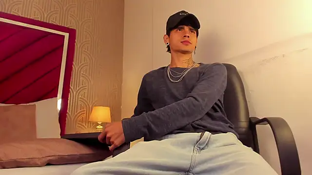 Dominic Foxx online show from March 2026 12:45:02 PM