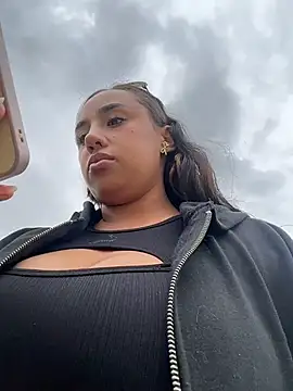 Eyssha online show from April 2026 09:27:01 PM