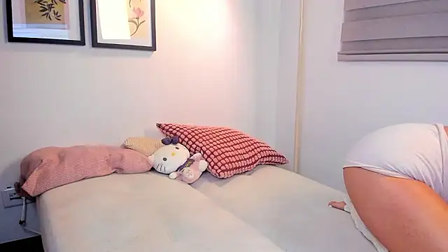 SarahandBast online show from March 2026 03:43:01 AM