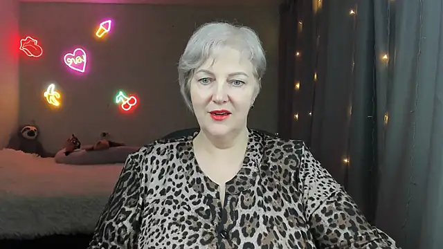 Mary-Leee online show from April 2026 05:32:02 PM