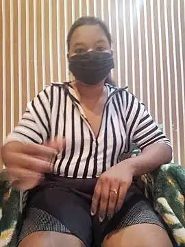 Cutie bae011 online show from February 2026 05:56:01 PM