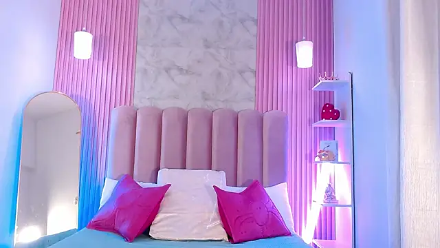 ArianaRougee online show from April 2026 11:19:01 AM