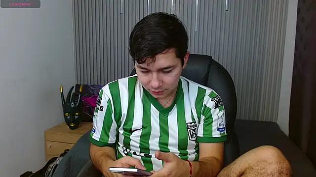 Julian Smith21 online show from April 2026 04:37:01 AM