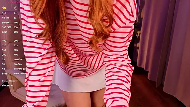 Snapshot of Elle_Funning chatting on May 2026 10:50:03 PM Elle Funning online show from May 2026 10:50:03 PM
