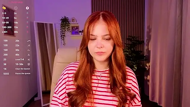 Snapshot of Elle_Funning chatting on May 2026 11:56:01 PM Elle Funning online show from May 2026 11:56:01 PM