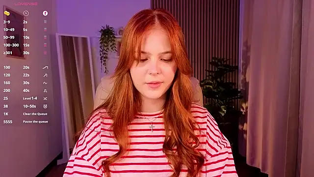 Snapshot of Elle_Funning chatting on May 2026 12:18:01 AM Elle Funning online show from May 2026 12:18:01 AM