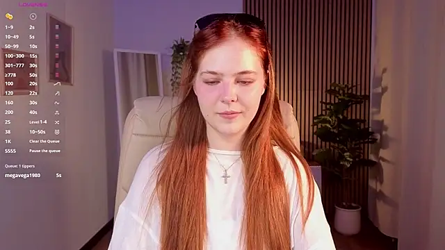 Snapshot of Elle_Funning chatting on June 2026 11:24:02 AM Elle Funning online show from June 2026 11:24:02 AM