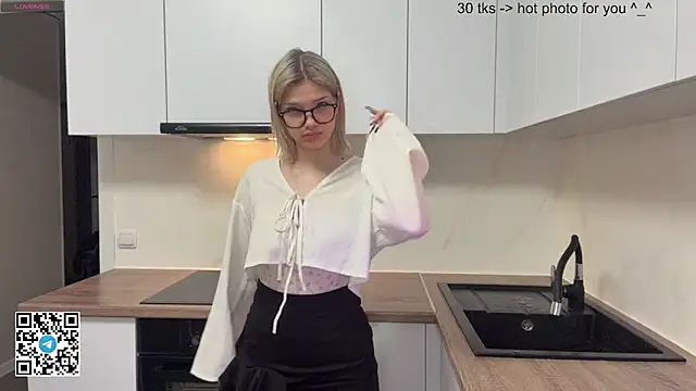 Carolini i online show from April 2026 05:39:02 PM