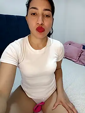 Snapshot of ANGELY_WET_JEET chatting on April 2026 01:41:01 AM ANGELY WET JEET online show from April 2026 01:41:01 AM