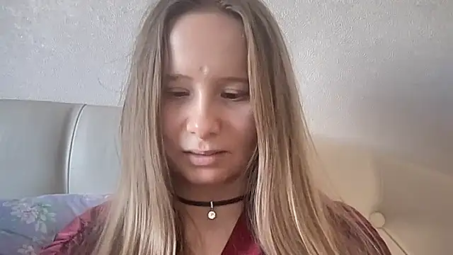 cutefoxieee online show from March 2026 01:49:01 PM