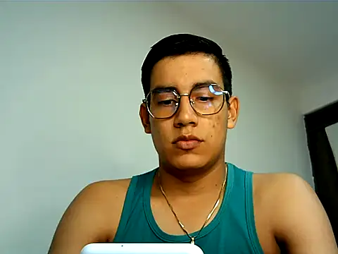 Noahfox19 online show from March 2026 11:52:02 PM