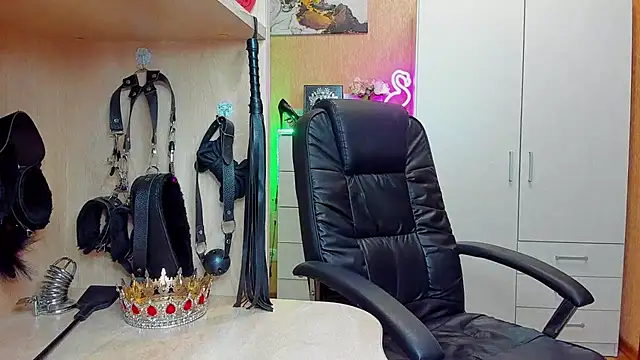 KristiTopxx online show from November 2025 08:31:01 PM