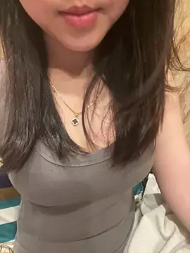 Snapshot of Sullys_ chatting on March 2026 05:01:02 AM Sullys online show from March 2026 05:01:02 AM