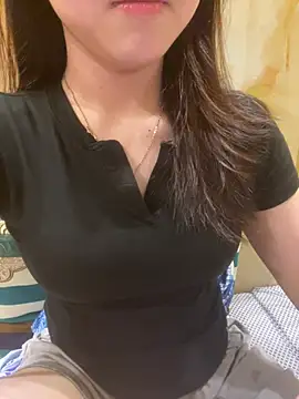 Snapshot of Sullys_ chatting on April 2026 02:40:01 PM Sullys online show from April 2026 02:40:01 PM