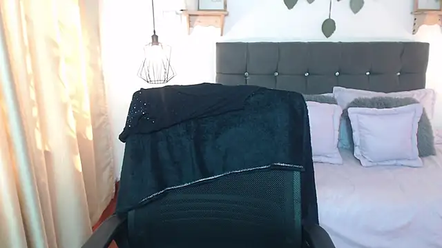 Emma hassani online show from March 2026 02:28:02 PM