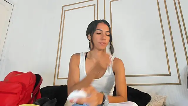 Snapshot of emily_gaviria1 chatting on April 2026 12:15:01 PM emily gaviria1 online show from April 2026 12:15:01 PM