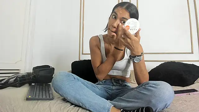 Snapshot of emily_gaviria1 chatting on May 2026 01:09:02 PM emily gaviria1 online show from May 2026 01:09:02 PM