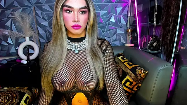 Snapshot of 10inDominant_Ayesha chatting on March 2026 06:19:01 AM 10inDominant Ayesha online show from March 2026 06:19:01 AM