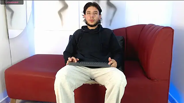 Snapshot of luxesmith chatting on May 2026 11:35:02 PM luxesmith online show from May 2026 11:35:02 PM