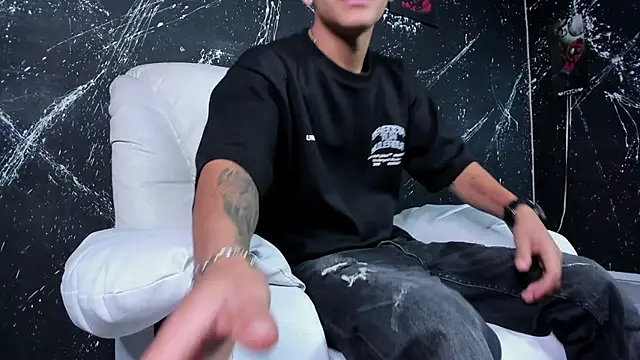 DylanRoyce  online show from March 2026 12:33:02 PM