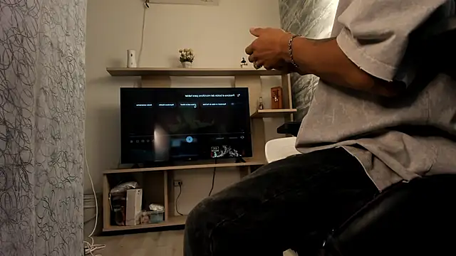 DylanRoyce  online show from April 2026 12:50:01 PM