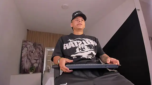 DylanRoyce  online show from April 2026 01:25:02 PM