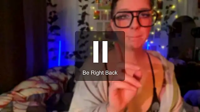 moonvampiq online show from March 2026 07:44:01 PM