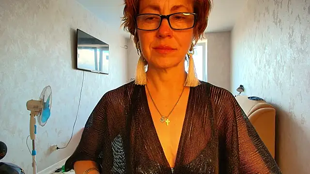 Snapshot of LioraWeiss chatting on May 2026 07:17:01 AM LioraWeiss online show from May 2026 07:17:01 AM