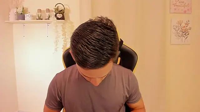 sexy andres01 online show from March 2026 11:33:01 PM