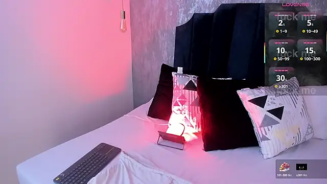 Ivi jones  online show from April 2026 08:33:01 PM