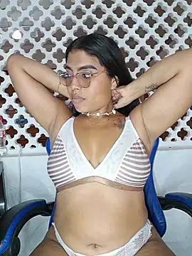 Coraline em online show from April 2026 06:44:02 PM