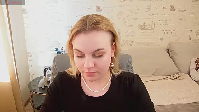 Snapshot of Glow_Margo chatting on June 2026 01:19:01 AM Glow Margo online show from June 2026 01:19:01 AM