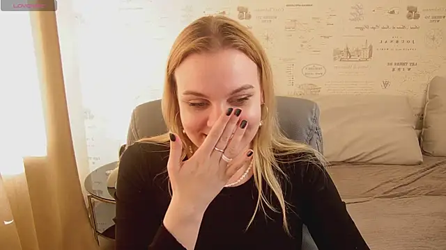 Snapshot of Glow_Margo chatting on June 2026 01:10:02 AM Glow Margo online show from June 2026 01:10:02 AM