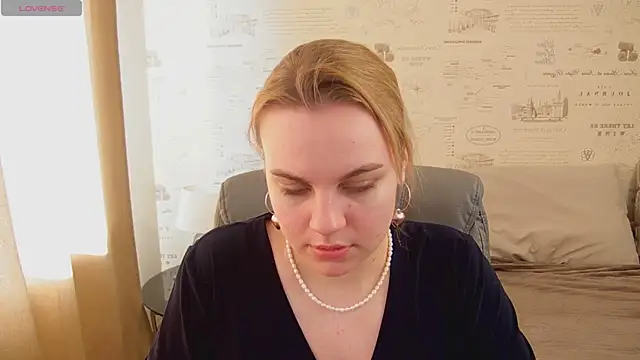 Snapshot of Glow_Margo chatting on June 2026 01:20:02 AM Glow Margo online show from June 2026 01:20:02 AM