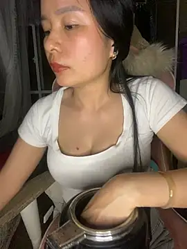 Ivy Trix2 online show from March 2026 04:56:02 PM