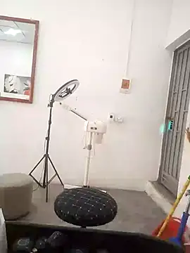 Ivy Trix2 online show from April 2026 09:58:02 AM