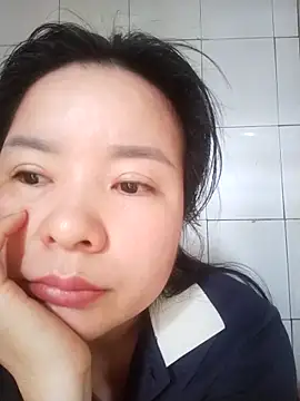 Ivy Trix2 online show from April 2026 02:03:02 AM