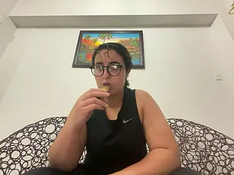 yassiestar online show from April 2026 05:36:01 PM