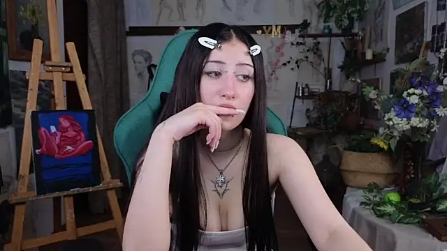 Snapshot of EffieMeowley chatting on May 2026 07:13:02 AM EffieMeowley online show from May 2026 07:13:02 AM