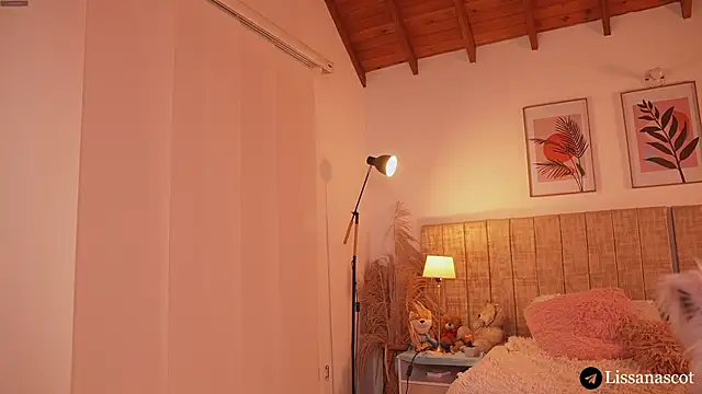 Lissanascott online show from April 2026 06:31:01 PM