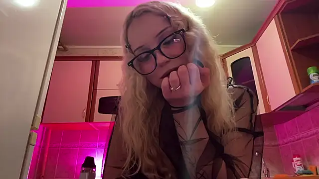 Mollywannatouch online show from February 2026 06:51:02 PM