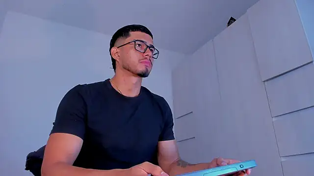 THADEO KING2 online show from March 2026 05:29:01 PM