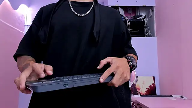 DanteLuxx online show from April 2026 03:51:01 AM