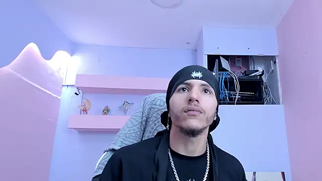 DanteLuxx online show from April 2026 04:37:01 AM